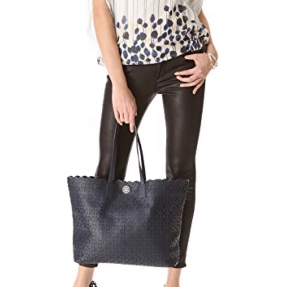 SALE! Tory Burch Kelsey leather Tote - Picture 3 of 8